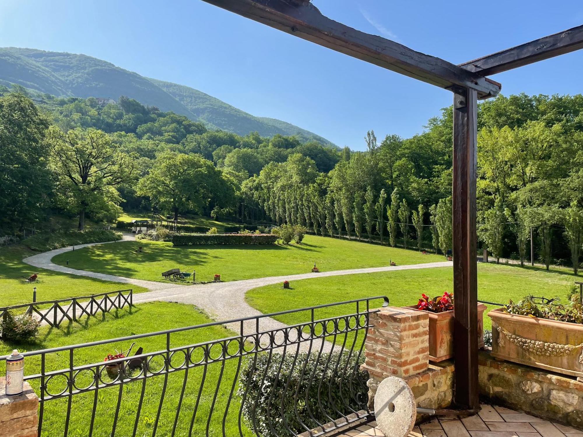 Cerqua Rosara Residence Valtopina Exterior foto